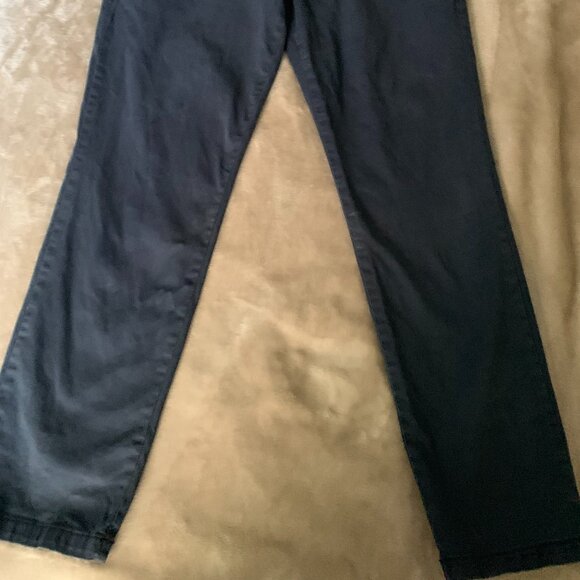 Men's St. John's Bay Navy Cargo pants 34x30 - Picture 2 of 4